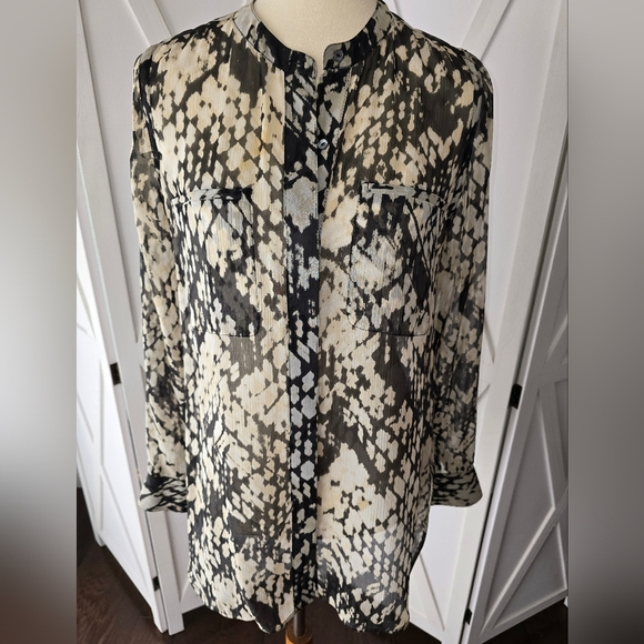Vince Stylish Black and Cream Basketweave Print Women's Blouse - Picture 2 of 13